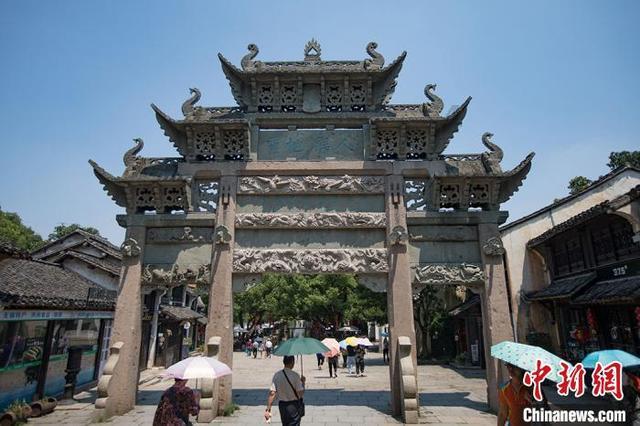 首届松花江滑冰马拉松|惊了,掌声在哪里?雪地自行车马拉松挑战赛迎来“特别”选手